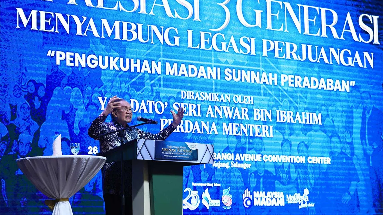 BANGI, 26 Sept - Perdana Menteri Datuk Seri Anwar Ibrahim menyampaikan ucapan semasa hadir ke Majlis Makan Malam Apresiasi 3 Generasi (WADAH, ABIM, PKPIM) di Pusat Konvensyen Bangi Avenue malam ini. - fotoBERNAMA (2026) HAK CIPTA TERPELIHARA