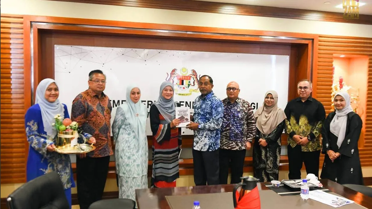 Dalam usaha merangka akta dan kerangka perundangan baharu bagi pendidikan tinggi negara serta AUKU, saya sentiasa menekankan kepentingan mendapatkan pandangan seluas-luasnya daripada semua kluster dan pemegang taruh dalam ekosistem pendidikan tinggi. kredit: Zambry Abd. Kadir