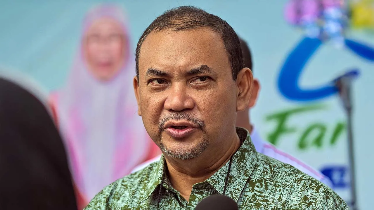 KUALA LUMPUR, 12 Julai - Setiausaha Politik Perdana Menteri, Datuk Azman Abidin ketika sidang media selepas majlis pelancaran Cheras Family Fun Run di Taman Tasik Permaisuri Cheras hari ini. - fotoBERNAMA (2026) HAK CIPTA TERPELIHARA