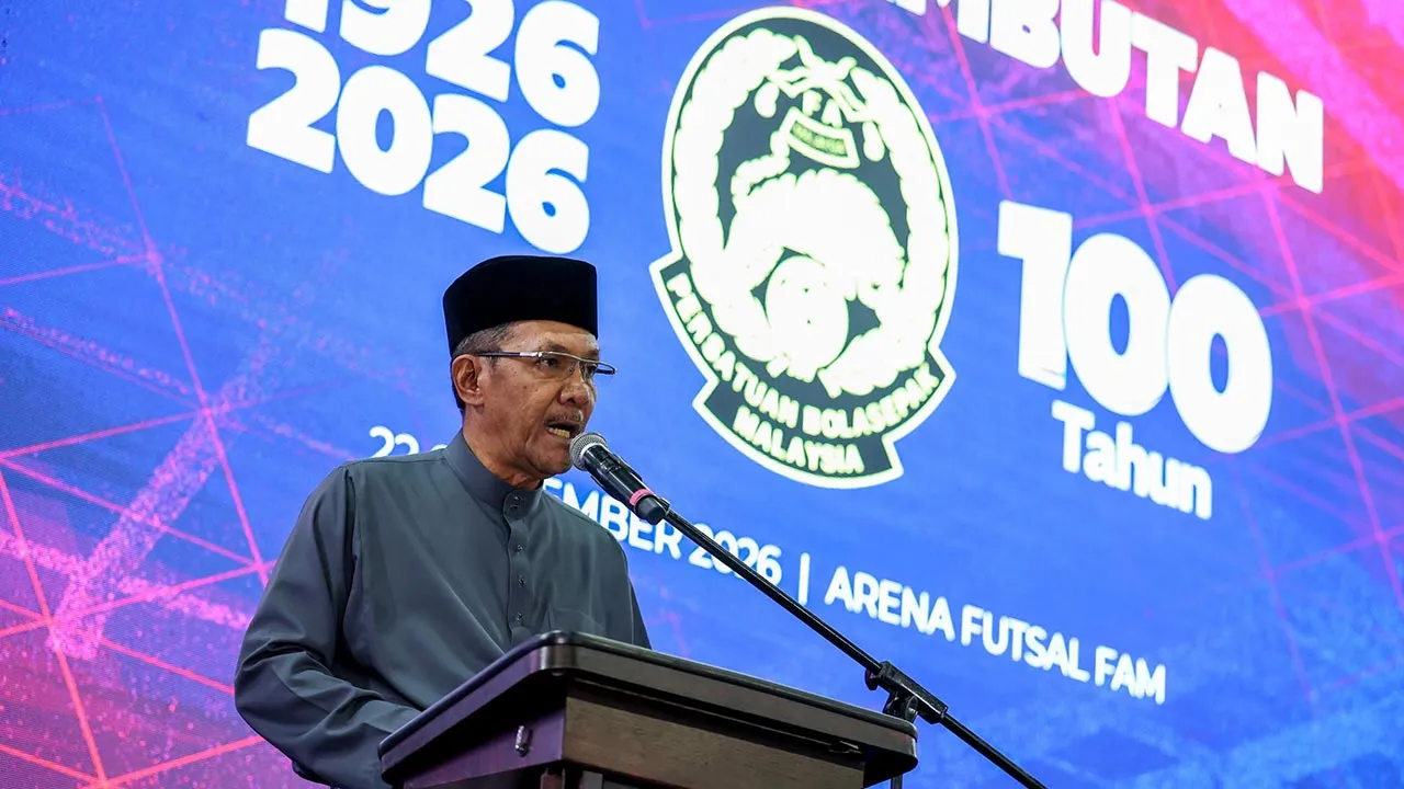 PETALING JAYA, 22 Sept - Presiden Persatuan Bola Sepak Malaysia (FAM) Datuk Ab Ghani Hassan menyampaikan ucapan pada Majlis Solat Hajat dan Bacaan Yassin sempena Sambutan 100 Tahun FAM di Wisma FAM malam ini. - fotoBERNAMA (2026) HAK CIPTA TERPELIHARA