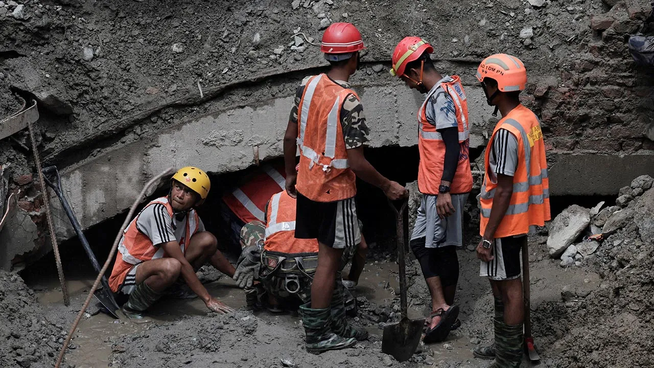 Rescue team members work to enter the tunnel at the Upper Trishuli 3A Hydropower Station as they search for survivors and retrieve bodies in Rasuwa, Nepal, September 3, 2026. REUTERS/Navesh Chitrakar