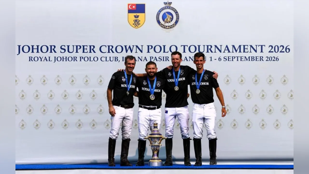 Ahli Pasukan Royal Johor diketuai Pemangku Sultan Johor Tunku Mahkota Ismail (dua, kiri), Pablo Pieres (dua, kanan), Juan Martin Nero (kiri) dan Juan Bautista Panzillo muncul Juara selepas menewaskan Temasek 10-7 pada perlawanan akhir Kejohanan Polo Super Crown Johor (JSCPT) 2026 di Padang Polo Diraja Istana Pasir Pelangi hari ini. - fotoBERNAMA (2026) HAK CIPTA TERPELIHARA