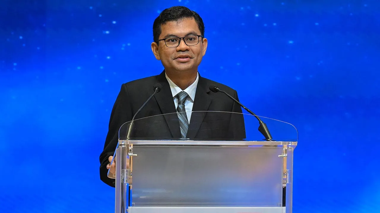 KUALA LUMPUR, June 16 - Economy Minister Akmal Nasrullah Mohd Nasir delivers a speech during the ELSA Bhd listing ceremony at Bursa Malaysia today. - fotoBERNAMA (2026) COPYRIGHT RESERVED