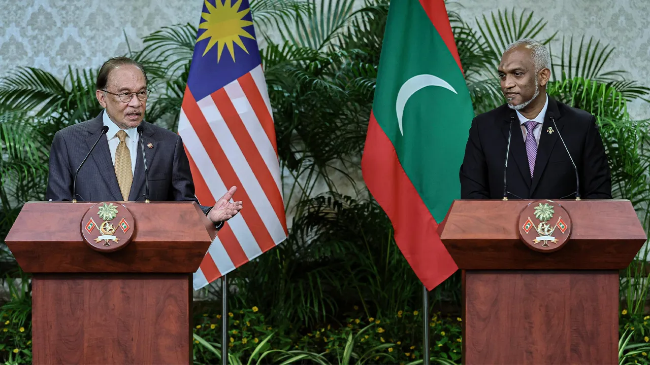 MAL (Maldives), 15 Sept - Perdana Menteri Datuk Seri Anwar Ibrahim bercakap pada sidang media bersama Presiden Maldives Dr Mohamed Muizzu di Pejabat Presiden di sini hari ini. - fotoBERNAMA (2026) HAK CIPTA TERPELIHARA MAL (Maldives), Sept 15 - Prime Minister Datuk Seri Anwar Ibrahim speaks at a joint press conference with Maldives President Dr Mohamed Muizzu at the President "'s Office here today. - fotoBERNAMA (2026) COPYRIGHT RESERVED  Photographed By: AZLIM MANSOR