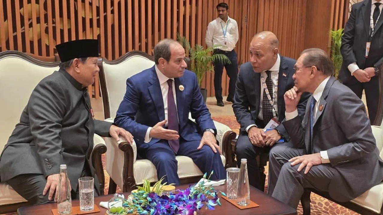 Amid the dinner reception for the 18th BRICS Leaders Summit last night, I had the opportunity to speak with several friends among world leaders, including the President of Egypt, the President of Indonesia, the President of Kazakhstan, the Deputy Prime Minister of Uzbekistan, the UN Secretary-General, and the WTO Director-General. -- X Anwar Ibrahim
