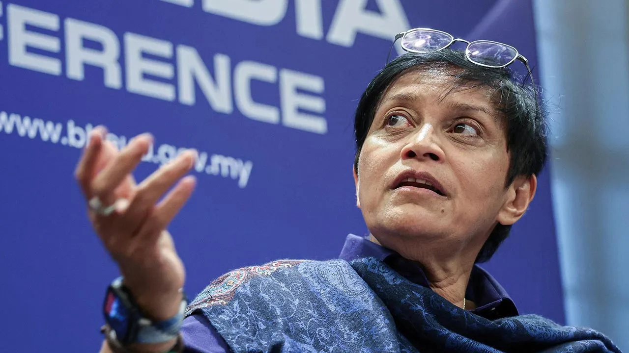 KUALA LUMPUR, 8 Sept - Menteri di Jabatan Perdana Menteri (Undang-Undang dan Reformasi Institusi) Datuk Seri Azalina Othman Said ketika sidang media selepas hadir pada Konvensyen Pendanaan Politik 2026 di Pusat Timbang Tara Antarabangsa Asia (AIAC) hari ini. - fotoBERNAMA (2026) HAK CIPTA TERPELIHARA