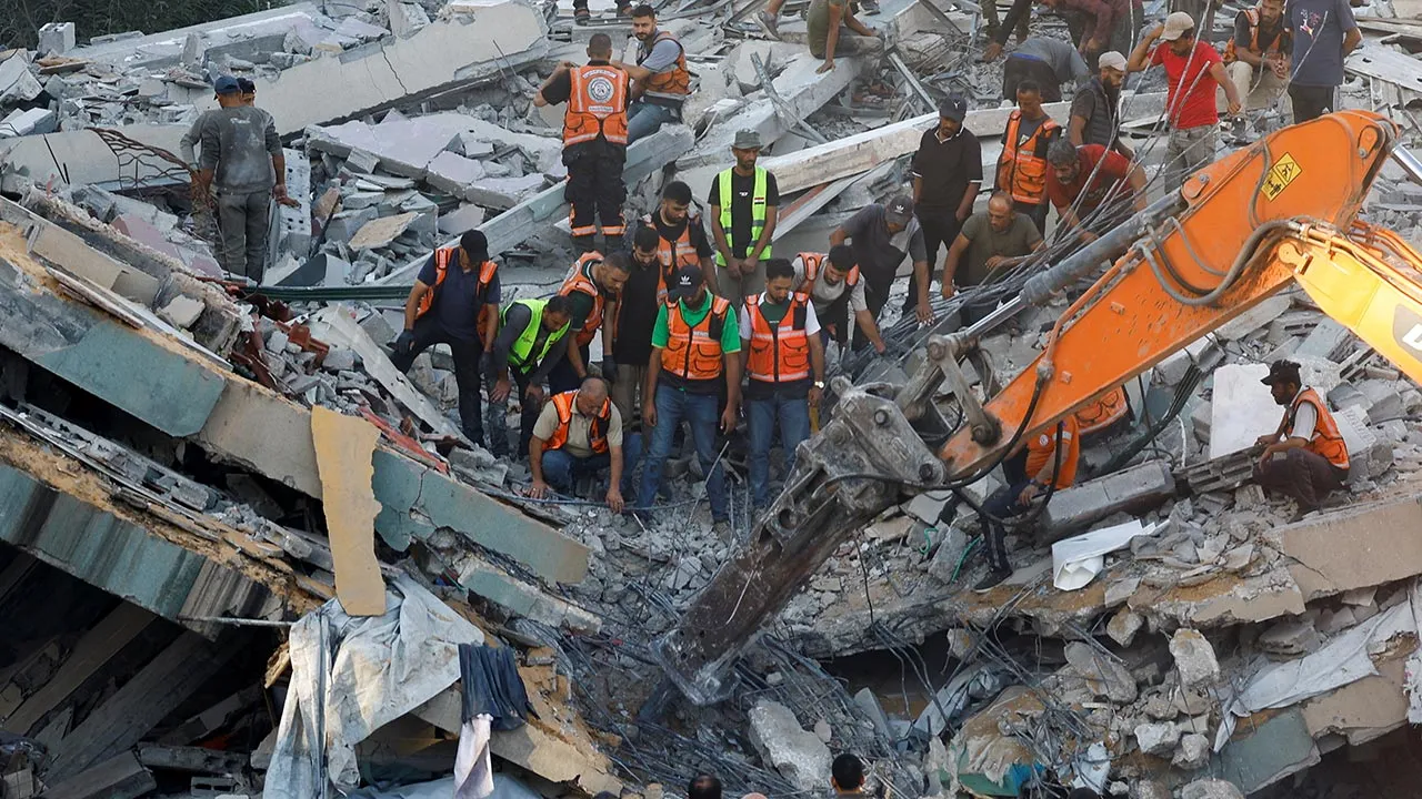 People gather as Civil Defence workers attempt to rescue those who are trapped beneath the rubble of a residential building that had been damaged in an earlier Israeli strike during the war and collapsed on Wednesday, in Gaza City, September 16, 2026. REUTERS/Mahmoud Issa