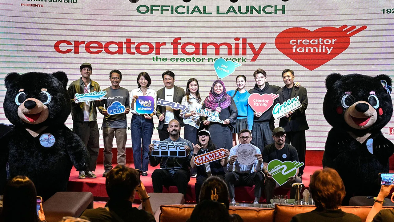 KUALA LUMPUR, Sept 1 - Tourism Malaysia Package Development Division director Zuraini Abdul Ghani (fourth, right), representing director-general Mohd Amirul Rizal Abdul Rahim, joins influencers for a group photograph at the launch of Creator Family, a regional creator network promoting eco-friendly travel and environmental initiatives through digital content creators across Asia, in Bukit Bintang today. - fotoBERNAMA (2026)