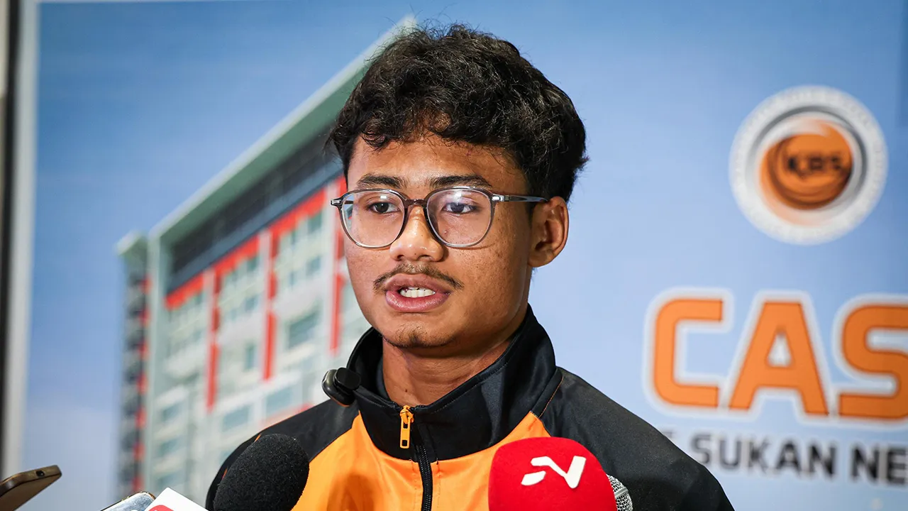 KUALA LUMPUR, 15 Sept - Pelari pecut kebangsaan, Danish Iftikhar Muhammad Roslee ketika sidang media sebelum berlepas ke Sendai, Jepun bagi menjalani Final Training Camp - Sprint/Jump sebagai persiapan menghadapi Asian Games 2026 di MSN Bukit Jalil, hari ini. - fotoBERNAMA (2026) HAK CIPTA TERPELIHARA