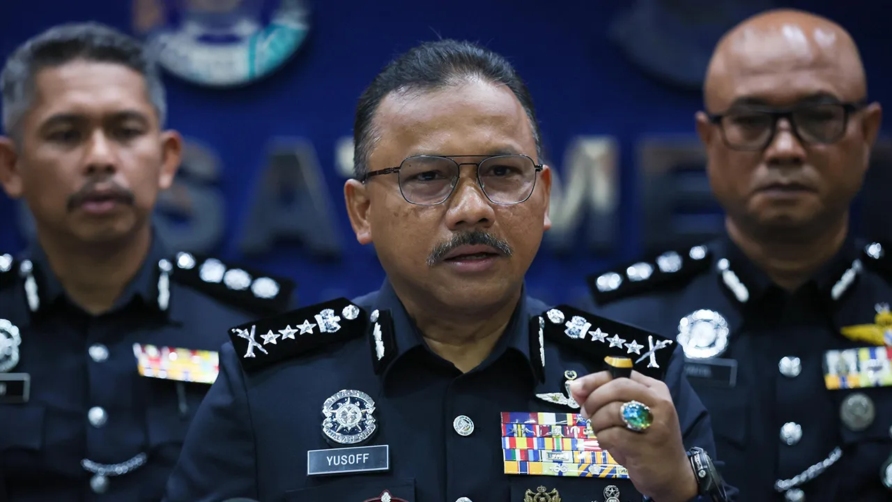 KOTA BHARU, 22 Sept - Ketua Polis Kelantan, Datuk Mohd Yusoff Mamat (tengah) bercakap pada sidang media selepas Perhimpunan Bulanan Peringkat Kontinjen Kelantan bagi September 2026 di Ibu Pejabat Polis Kontinjen Kelantan hari ini. - fotoBERNAMA (2026) HAK CIPTA TERPELIHARA