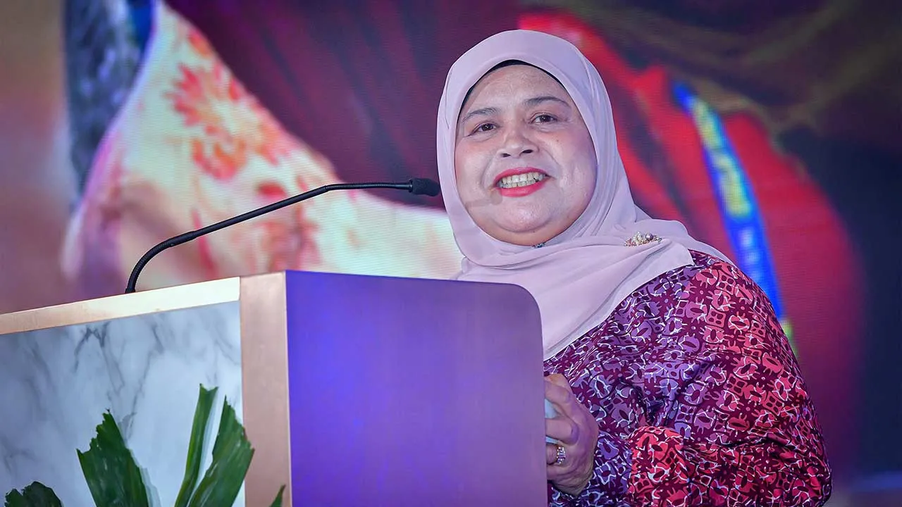 SHAH ALAM, 3 Sept - Timbalan Menteri Kemajuan Desa dan Wilayah Datuk Rubiah Wang berucap pada Majlis Penutup Konvensyen Belia Desa 2026 dan Pelancaran Resolusi Belia Desa 2035 di sini, hari ini. - fotoBERNAMA (2026) HAK CIPTA TERPELIHARA