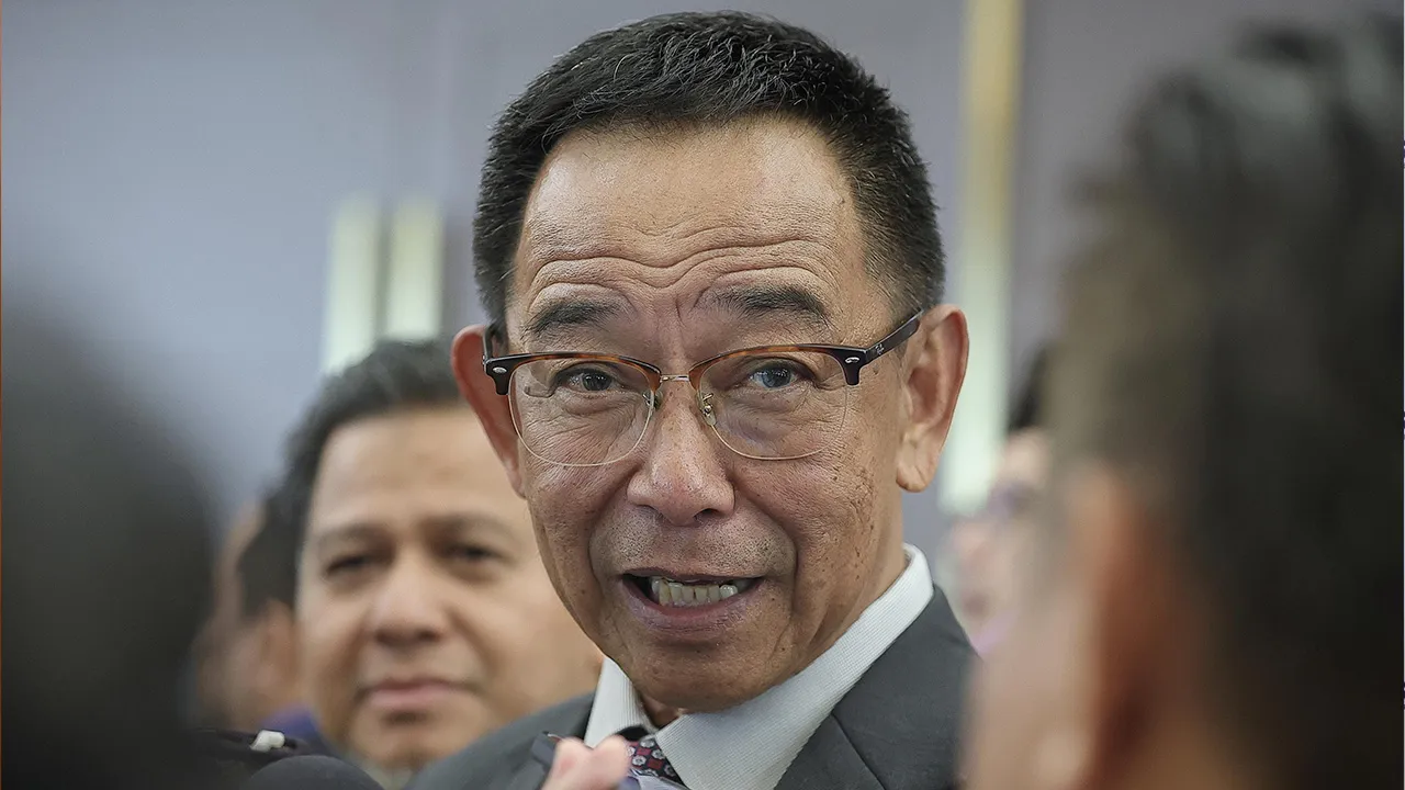 KUCHING, 29 Sept - Menteri Pelancongan, Industri Kreatif dan Seni Persembahan Sarawak Datuk Seri Abdul Karim Rahman Hamzah bercakap kepada pemberita selepas merasmikan Persidangan Antarabangsa Sejarah Sarawak (PASS) 2026, hari ini. - fotoBERNAMA (2026) HAK CIPTA TERPELIHARA