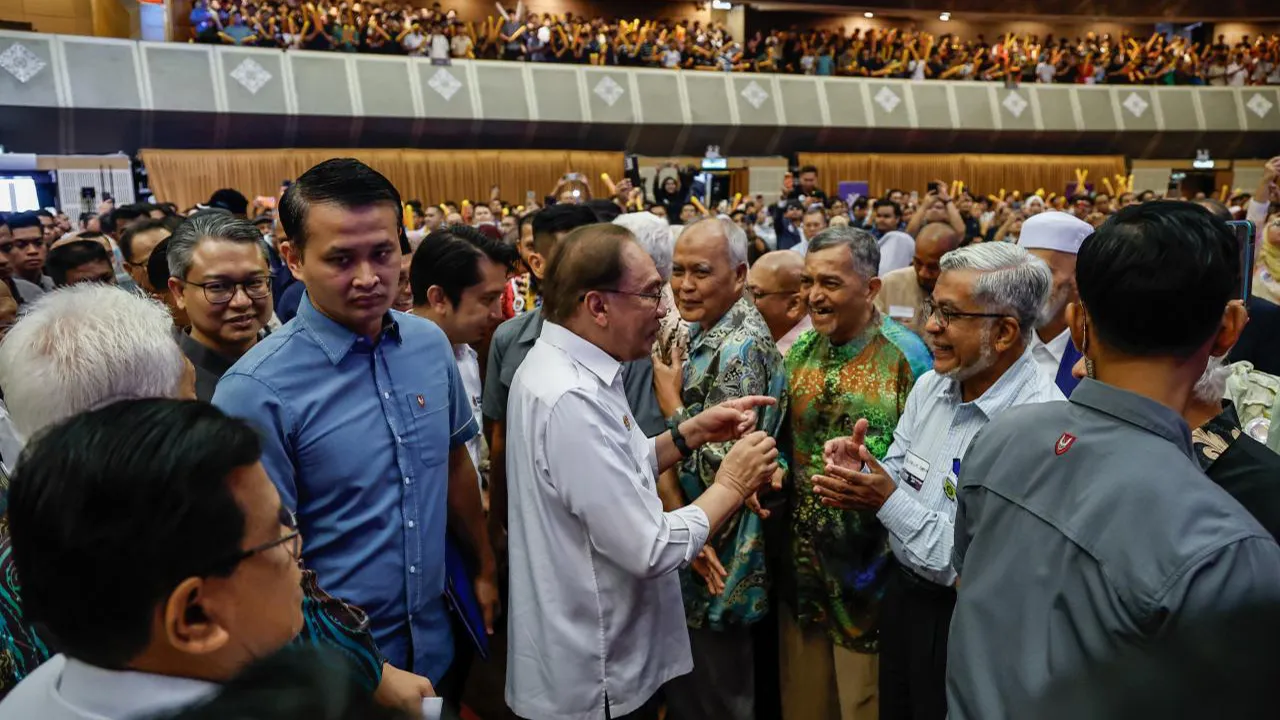 SHAH ALAM, 26 Sept - Perdana Menteri Datuk Seri Anwar Ibrahim hadir pada Majlis Himpunan Mesra Alumni Universiti Teknologi MARA (UiTM) di Dewan Agung Tuanku Canselor, UiTM Shah Alam hari ini. - fotoBERNAMA (2026) HAK CIPTA TERPELIHARA