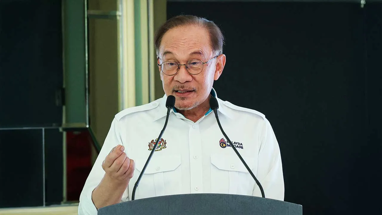 PUTRAJAYA, 30 Sept - Perdana Menteri Datuk Seri Anwar Ibrahim menyampaikan ucapan pada Majlis Penyerahan Peserta Program MADANI Fellowship 2026 di Bangunan Perdana Putra, Jabatan Perdana Menteri, hari ini. - fotoBERNAMA (2026) HAK CIPTA TERPELIHARA