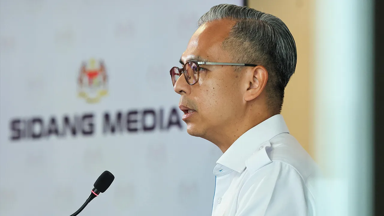 PUTRAJAYA, 2 Sept - Menteri Komunikasi merangkap Jurucakap Kerajaan Perpaduan Datuk Seri Fahmi Fadzil bercakap pada sidang media mingguan Kabinet di Menara Komunikasi hari ini. - fotoBERNAMA (2026) HAK CIPTA TERPELIHARA
