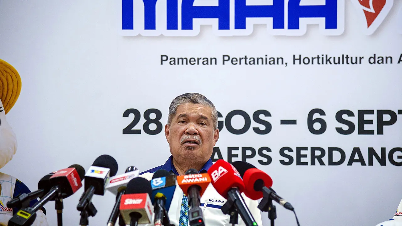 SERDANG, 6 Sept - Menteri Pertanian dan Keterjaminan Makanan Datuk Seri Mohamad Sabu bercakap pada sidang media selepas Majlis Perasmian Penutupan Pameran Pertanian, Hortikultur dan Agropelancongan Malaysia (MAHA) 2026 di Taman Ekspo Pertanian Malaysia Serdang (MAEPS) hari ini. - fotoBERNAMA (2026) HAK CIPTA TERPELIHARA