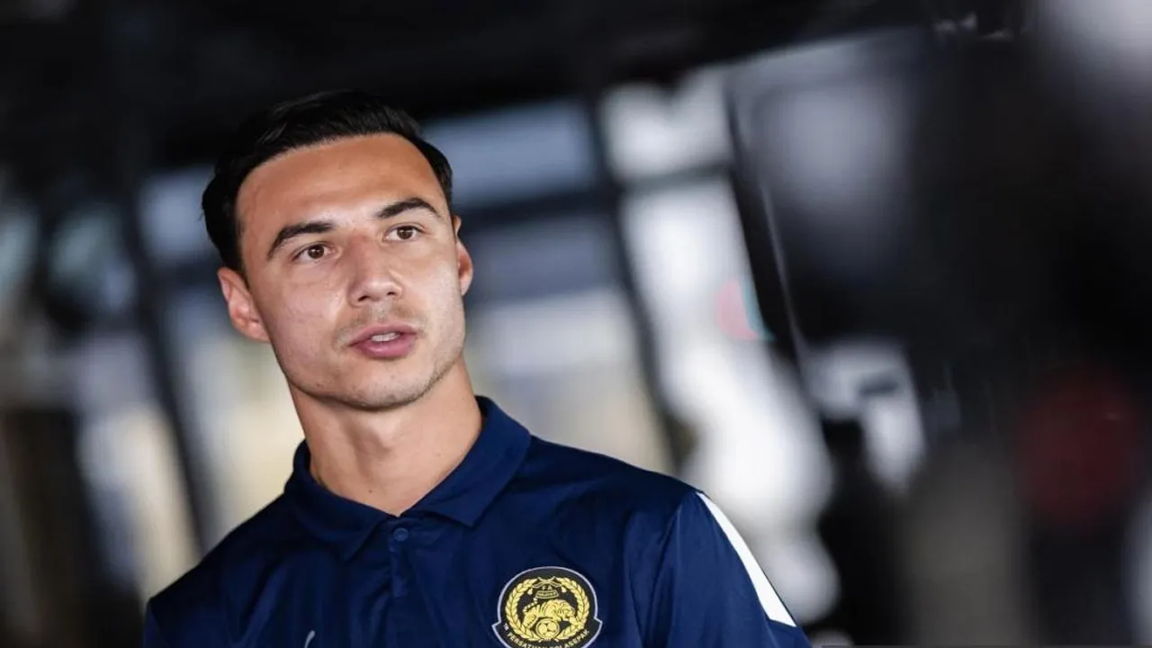 KUALA LUMPUR, 13 Nov - Pemain Harimau Malaya, Dion Cools, pada sidang media menjelang perlawanan menentang Nepal dalam aksi kelima Kumpulan F pusingan kelayakan Piala Asia 2027 di Stadium Nasional Bukit Jalil pada 18 Nov, di Hotel Hyatt Place Bukit Jalil, hari ini. - fotoBERNAMA (2025) HAK CIPTA TERPELIHARA