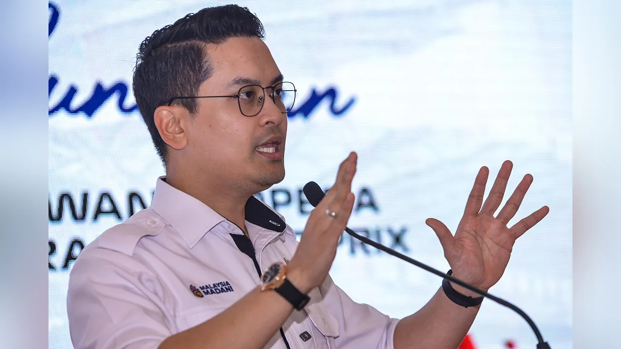 SEPANG, 2 Sept - Menteri Belia dan Sukan Dr Mohammed Taufiq Johari menyampaikan ucapan pada Majlis Peluncuran pendaftaran sukarelawan Rakan Muda sempena penganjuran F1 Bahrain Grand Prix 2026 di Driving Experience Centre (DEC) hari ini. - fotoBERNAMA (2026) HAK CIPTA TERPELIHARA