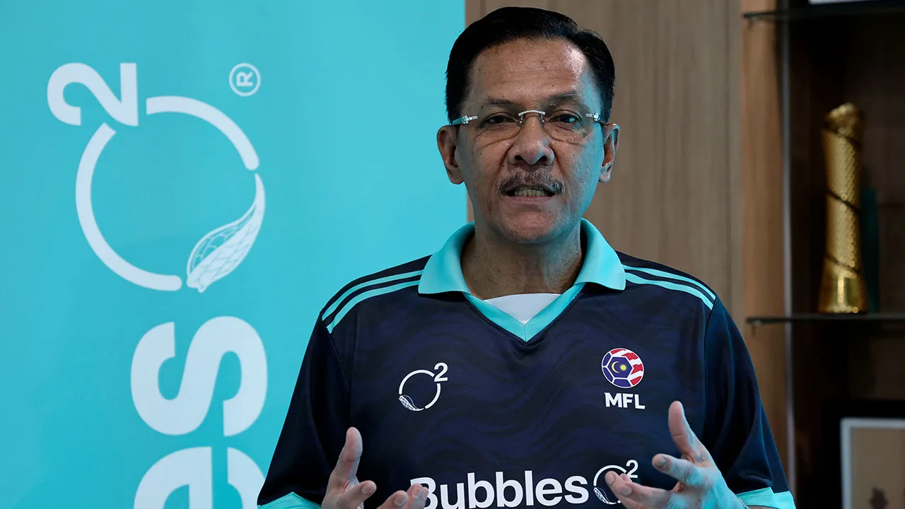 REMBAU, 17 Ogos - Presiden Malaysian Football League (MFL), Datuk Ab Ghani Hassan ketika berucap pada Majlis Pertukaran Dokumen Perjanjian Penajaan antara Bubbles O2 bersama MFL bagi Liga Malaysia 2026-2027 hingga 2028-2029 di Ibu Pejabat Bubbles O2, Pedas hari ini. - fotoBERNAMA (2026) HAK CIPTA TERPELIHARA