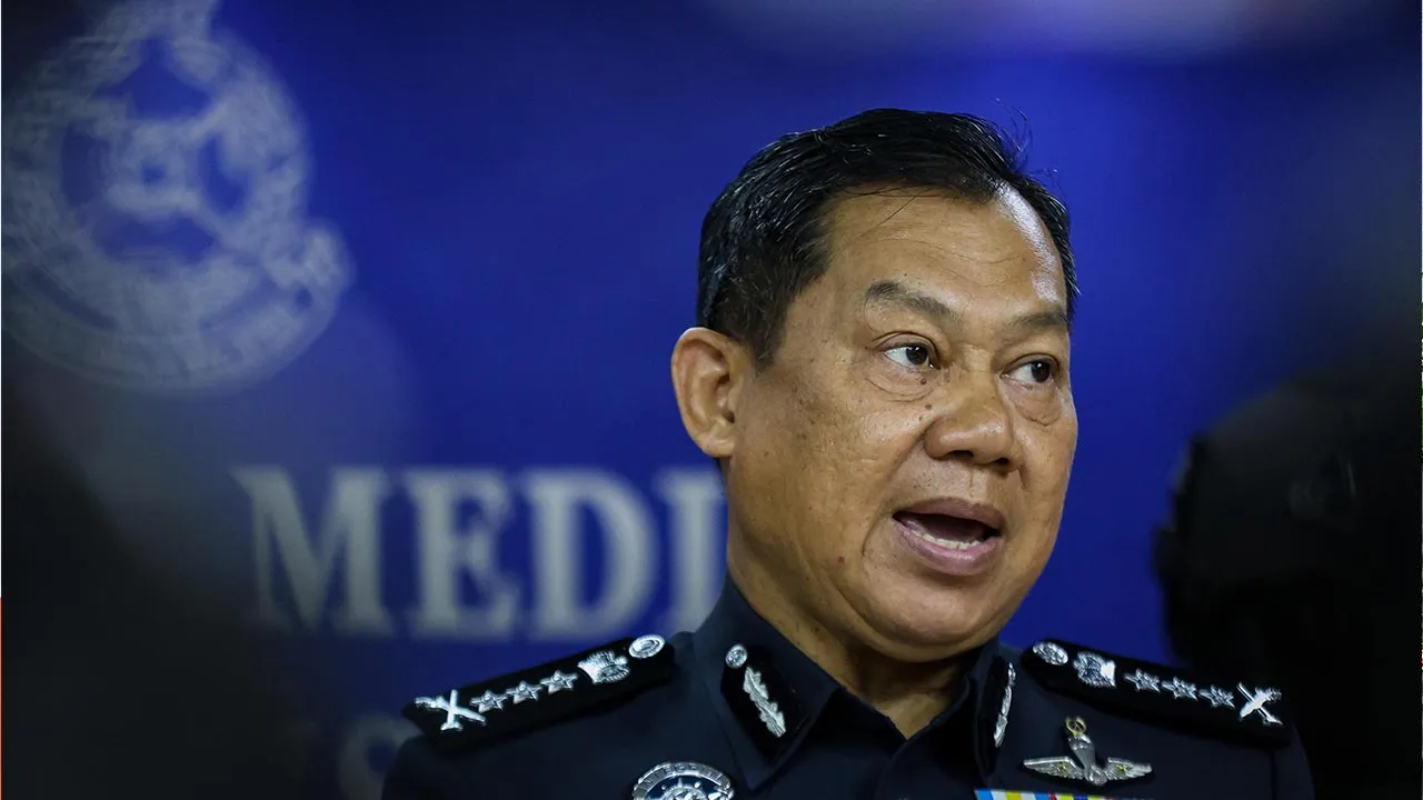 JOHOR BAHRU, 11 Ogos - Ketua Polis Johor, Datuk Ab Rahaman Arsad pada sidang media berhubung Polis Johor menumpaskan kegiatan pengedaran dadah dengan nilai rampasan keseluruhan RM8.49 juta di Ibu Pejabat Polis Kontinjen Johor, di sini hari ini. - fotoBERNAMA (2026) HAK CIPTA TERPELIHARA