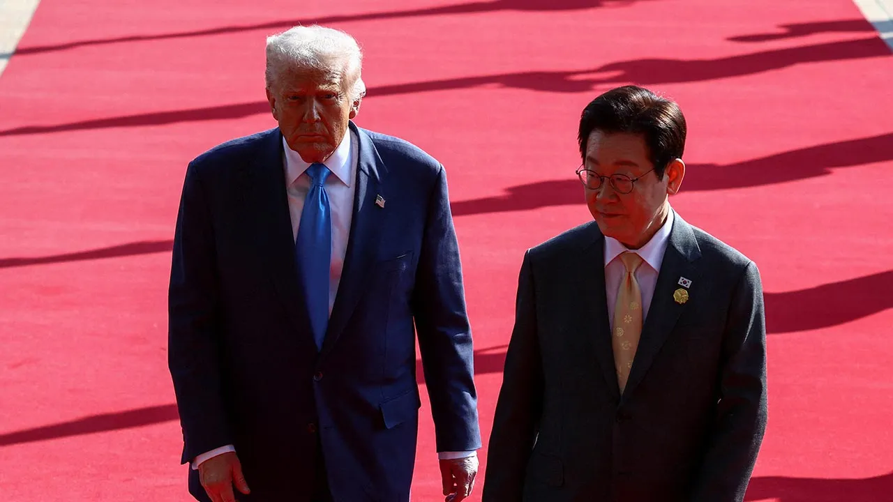 FILE PHOTO: U.S. President Donald Trump meets with South Korean President Lee Jae Myung on the sidelines of the Asia-Pacific Economic Cooperation (APEC) leaders' summit in Gyeongju, South Korea, October 29, 2025. REUTERS/Evelyn Hockstein/File Photo