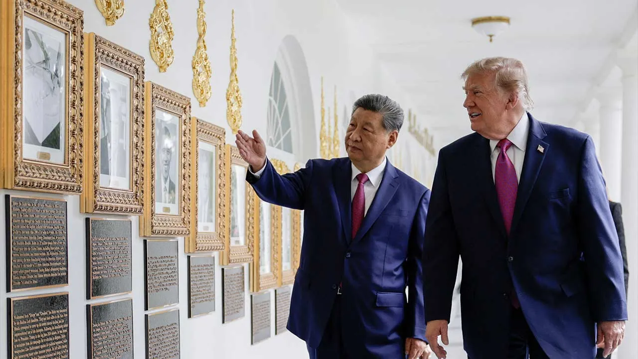 US President Donald Trump and Chinese President Xi Jinping look at an image of an autopen signing former U.S. President Joe Biden's signature at the "Presidential Walk of Fame" in the Colonnade of the White House in Washington, D.C., US, September 24, 2026. REUTERS/Evan Vucci