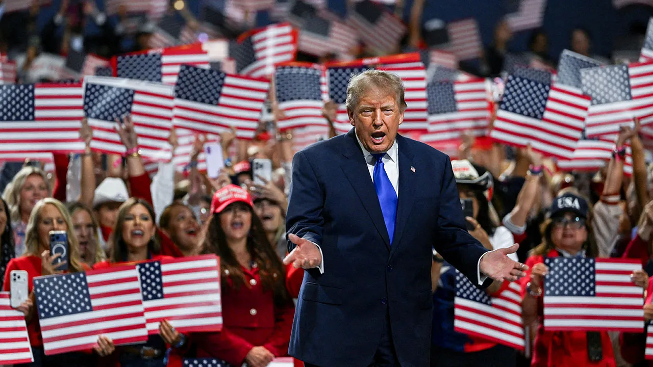 U.S. President Donald Trump gestures on stage at the Republican National Midterm Convention in Dallas, Texas, U.S., September 9, 2026. REUTERS/Callaghan O'Hare REFILE - QUALITY REPEAT
