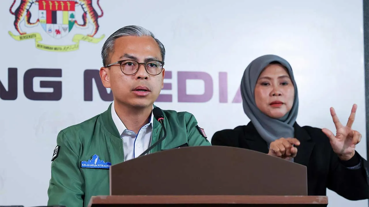 PUTRAJAYA, Sept 30 - Communications Minister and Unity Government spokesperson Datuk Seri Fahmi Fadzil speaks during the weekly Cabinet media conference at Menara Komunikasi today. - fotoBERNAMA (2026) COPYRIGHT RESERVED
