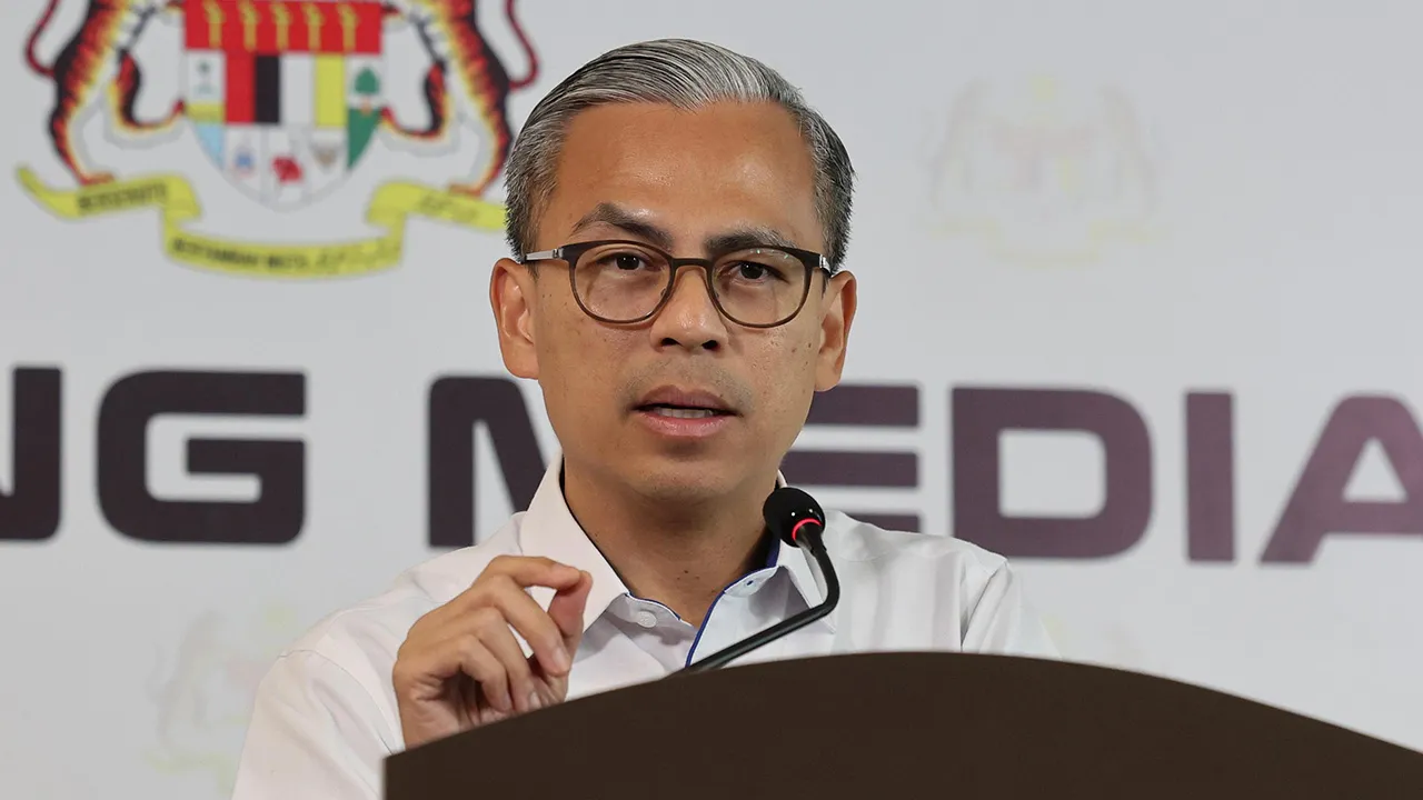 PUTRAJAYA, 9 Sept - Menteri Komunikasi merangkap Jurucakap Kerajaan Perpaduan Datuk Seri Fahmi Fadzil bercakap pada sidang media mingguan Kabinet di Menara Komunikasi hari ini. - fotoBERNAMA (2026) HAK CIPTA TERPELIHARA