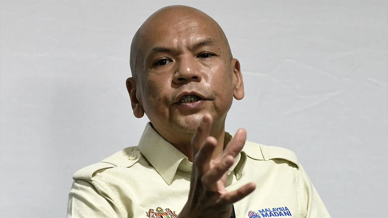 BATU KAWAN, 19 Sept - Menteri Perdagangan Dalam Negeri dan Kos Sara Hidup Datuk Armizan Mohd Ali ketika bertemu pengamal media pada Festival Pengguna 2026 (Confest 2026) di Stadium Batu Kawan hari ini. Confest 2026 dianjurkan oleh Kementerian Perdagangan Dalam Negeri dan Kos Sara Hidup (KPDN) berlangsung dari 17 hingga 20 Sept. "fotoBERNAMA (2026) HAK CIPTA TERPELIHARA