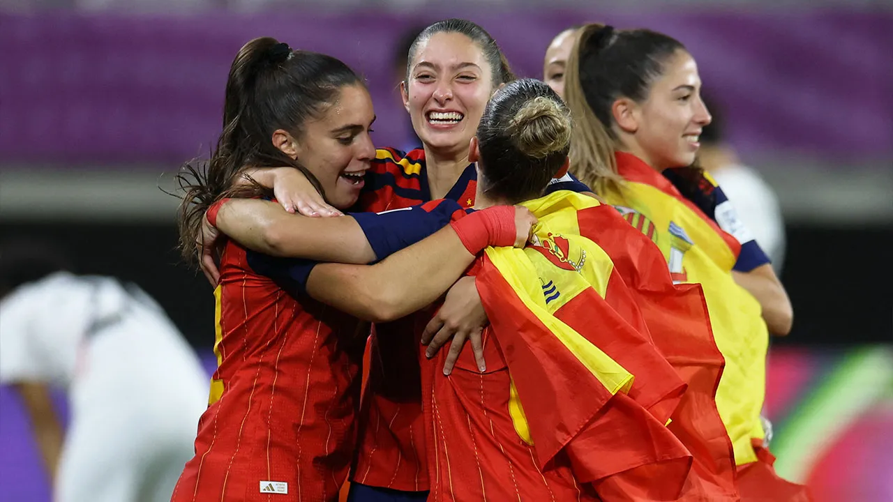 Soccer Football - FIFA Under-20 Women's World Cup - Final - Spain v North Korea - Stadion Miejski LKS, Lodz, Poland - September 27, 2026 Spain players celebrate after winning the Under-20 Women's World Cup REUTERS/Kacper Pempel
