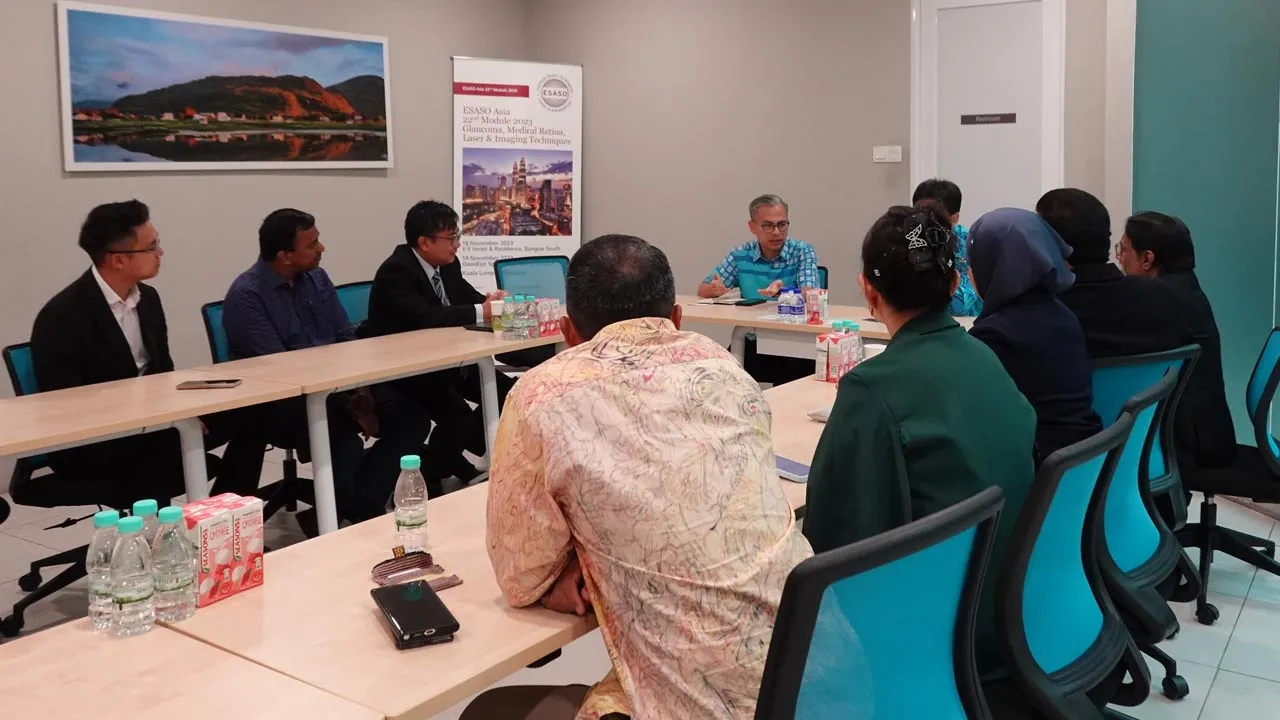 Hari ini saya bertemu dengan wakil persatuan dan pakar perubatan di Kuala Lumpur untuk mendengar sendiri pandangan, cadangan serta isu yang menjadi perhatian mereka. -- FB Fahmi Fadzil