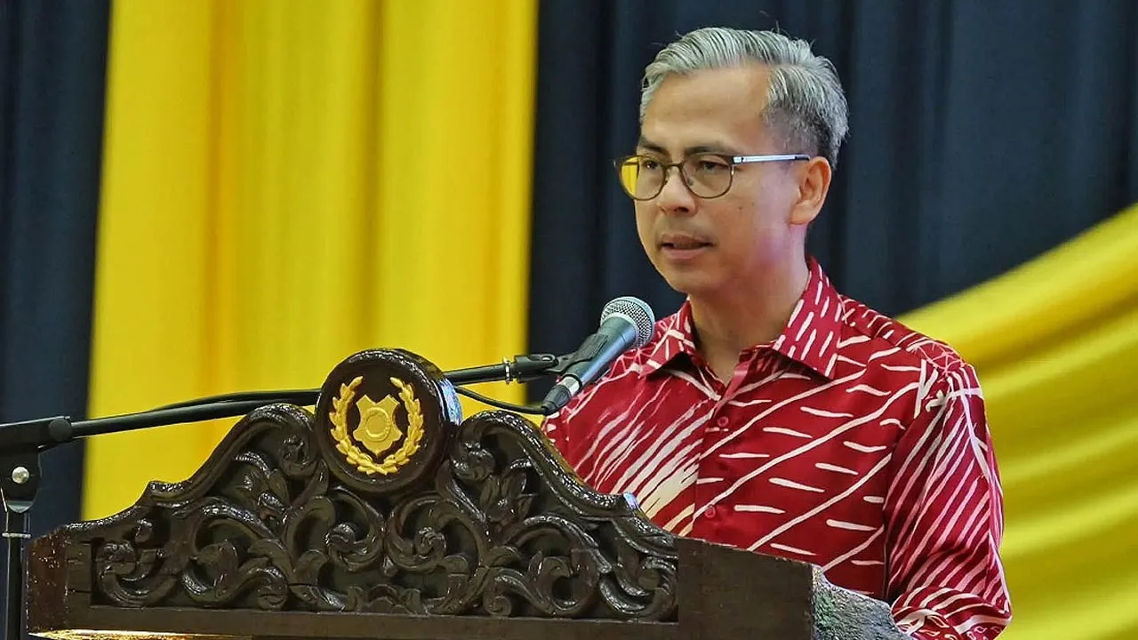 Menteri Komunikasi Datuk Seri Fahmi Fadzil berucap pada Majlis Perasmian Pameran Setem Lima Negara Perlis, Malaysia 2026 -- BERNAMA/FB Erwin Khairul Ahmad