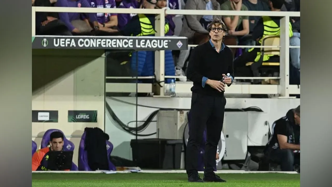 Fiorentina memecat ketua jurulatih, Fabio Grosso, pada hari Ahad selepas mengalami tiga kekalahan berturut-turut awal musim ini menyebabkan mereka berada di tangga tercorot Serie A. -- stadiumastro