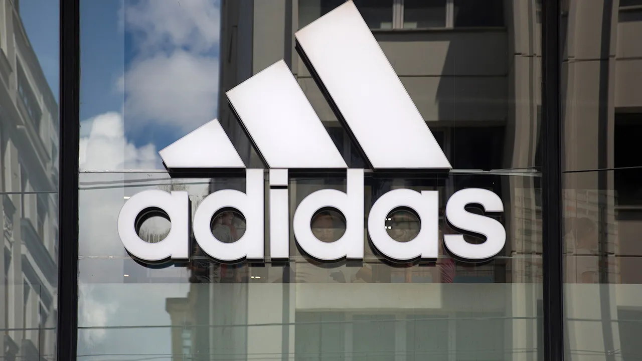TB_GENERIC LOGO ADIDAS_ADOBE
