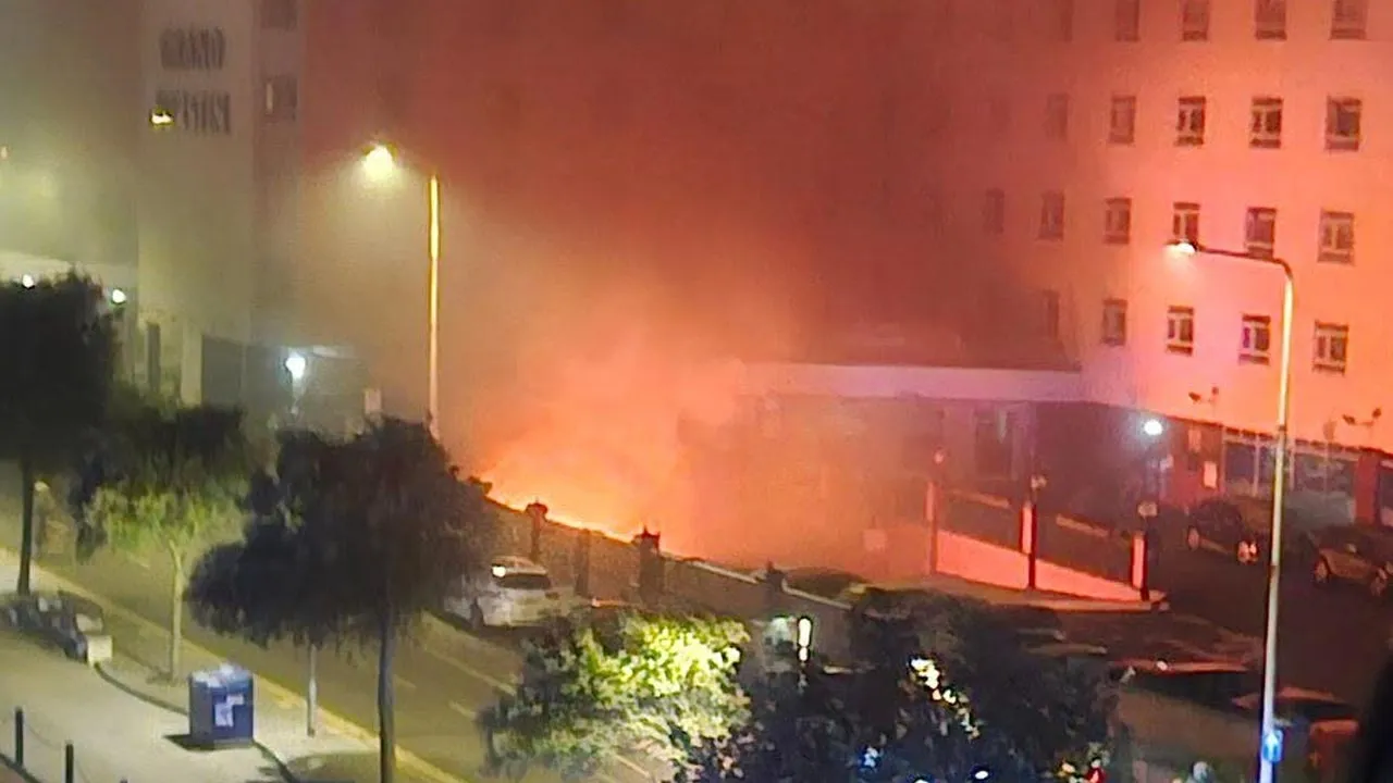 Grand Burstin Hotel, View from my room at 2:40am. big blue sparks when the firefighters were putting it out. -- FB Dave Hennessy 