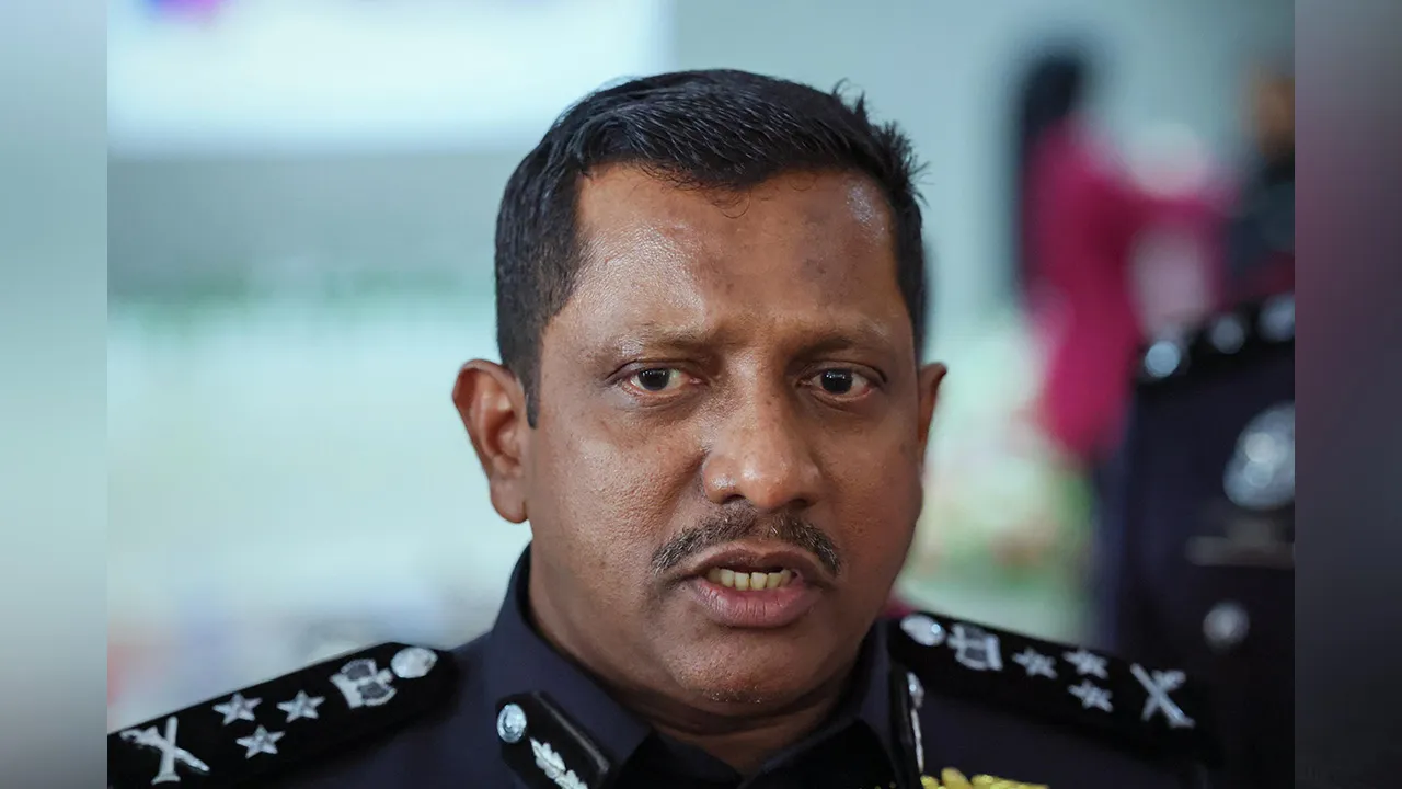 BACHOK, 10 Sept - Pengarah Jabatan Siasatan Jenayah Narkotik (JSJN) Bukit Aman Datuk Hussein Omar Khan bercakap pada sidang media selepas Program lawatan strategik ke Pusat Pemulihan Penagihan Narkotik (PUSPEN) Bachok, di sini hari ini. - fotoBERNAMA (2026) 