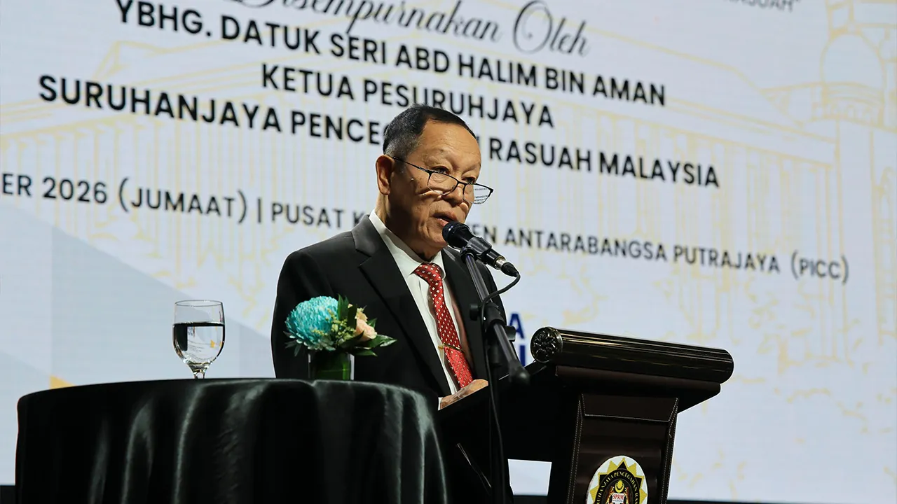 PUTRAJAYA, 25 Sept - Ketua Pesuruhjaya Suruhanjaya Pencegahan Rasuah Malaysia (SPRM) Datuk Seri Abd Halim Aman berucap merasmikan Persidangan Penyelidikan Tatakelola, Integriti dan Antirasuah Peringkat Kebangsaan kali kelima 2026 di sini, hari ini. - fotoBERNAMA