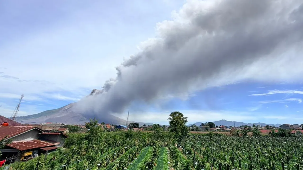 In this photo released by the Geological Agency (Badan Geologi) of Indonesia's Ministry of Energy and Mineral Resources, Mount Sinabung releases volcanic materials into the air during an eruption in Karo, North Sumatra, Indonesia, Monday, Aug. 31, 2026. (Badan Geologi via AP)
