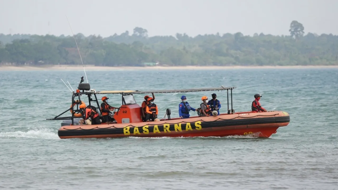 JAKARTA, 17 Sept (Bernama-Xinhua) Pihak berkuasa Indonesia menamatkan operasi pencarian lapan individu, termasuk lima petugas media yang dilaporkan hilang berhampiran gunung berapi Anak Krakatau selepas pasukan penyelamat gagal menemukan sebarang jejak bot atau penumpangnya, menurut seorang pegawai pada Khamis, lapor Xinhua.