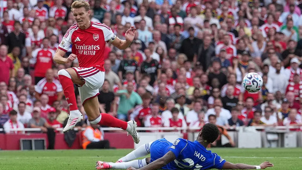 Chelsea's Jorrel Hato, bottom, and Arsenal's Martin Odegaard in action during the English Premier League soccer match between Arsenal and Chelsea in London, Sunday, Sept. 6, 2026. (AP Photo/Dave Shopland)