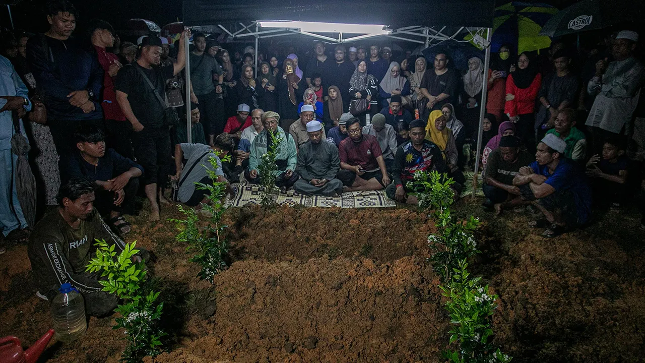 MANGSA MAUT DALAM KEBAKARAN RUMAH