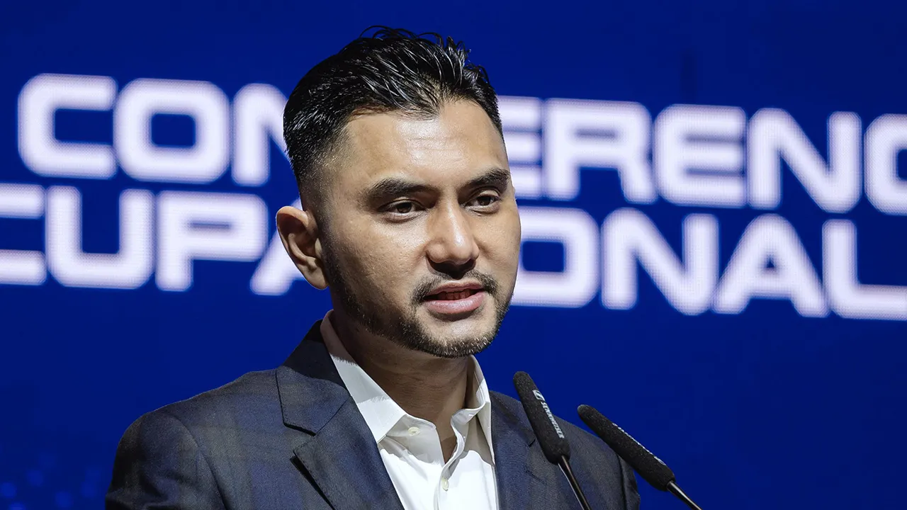 KUALA LUMPUR, 14 Sept - Timbalan Menteri Sumber Manusia Datuk Khairul Firdaus Akbar Khan berucap pada Majlis Peluncuran Persidangan dan Pameran Keselamatan dan Kesihatan Pekerjaan (COSH 2026) di Pusat Pameran dan Perdagangan Antarabangsa Malaysia (MITEC), hari ini. - fotoBERNAMA (2026)