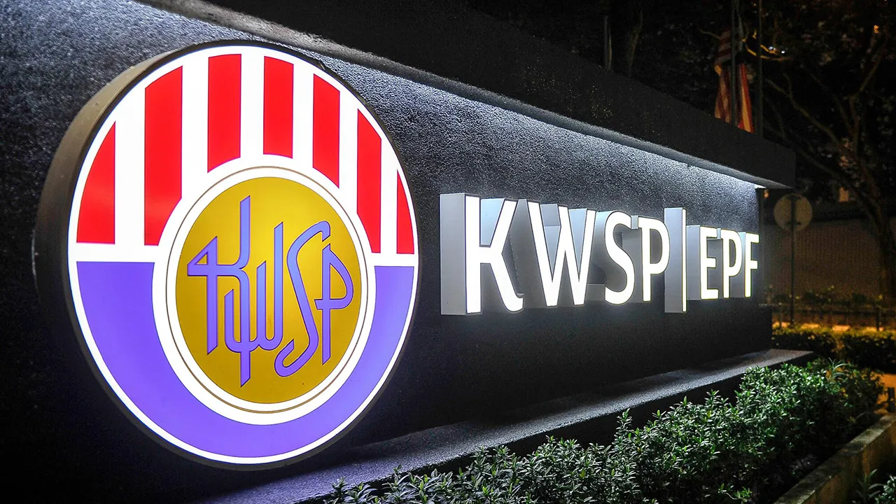 KUALA LUMPUR, 26 Nov - Kerajaan hari ini bersetuju untuk memperluaskan pengeluaran skim i-Sinar daripada Akaun 1 Kumpulan Wang Simpanan Pekerjaan (KWSP) kepada semua ahli yang terjejas pendapatan akibat pandemik COVID-19. Menteri Kewangan Tengku Datuk Seri Zafrul Tengku Abdul Aziz berkata pengeluaran tersebut akan memanfaat lebih lapan juta pencarum berbanding dua juta sebelum ini._BERNAMA