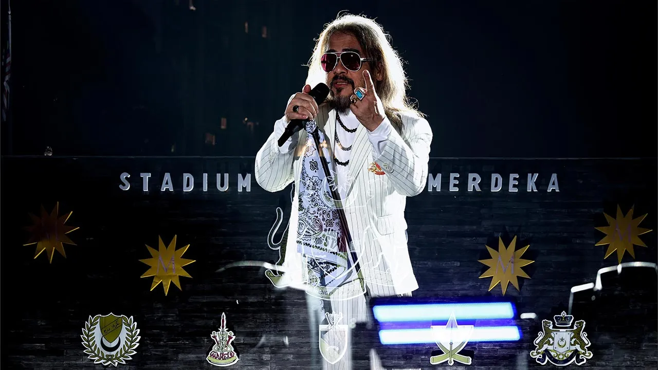 KUALA LUMPUR, 14 Sept - Legenda rock tanah air, Datuk Awie menghiburkan 20,000 peminat selama hampir empat jam tanpa henti menerusi konsert Awie Rock King: Last Man Standing di Stadium Merdeka pada Sabtu lepas. Walaupun mengakui malam itu beliau kurang sihat, Awie atau nama sebenarnya Ahmad Azhar Osman, tetap berjaya memberi kenangan istimewa kepada peminat menerusi 35 deretan lagu hitnya. - fotoBERNAMA (2026) HAK CIPTA TERPELIHARA