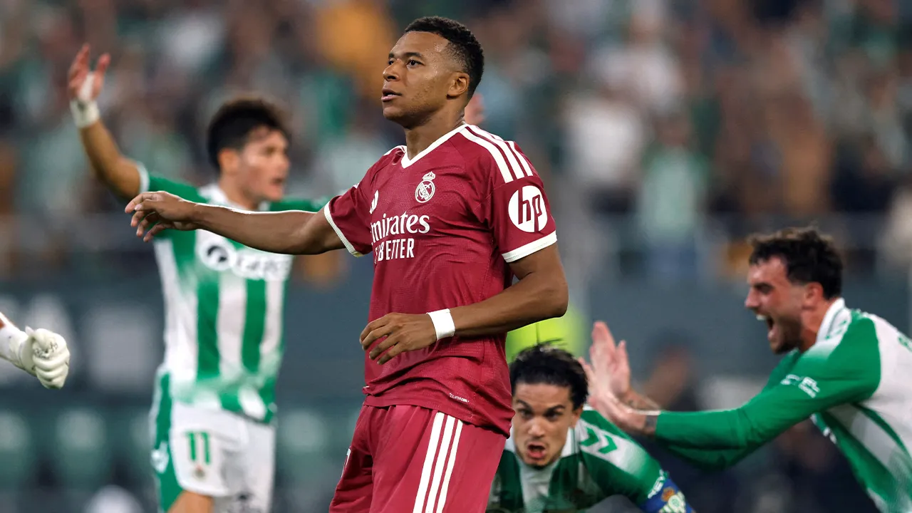 Soccer Football - LaLiga - Real Betis v Real Madrid - Estadio La Cartuja, Seville, Spain - September 4, 2026 Real Madrid's Kylian Mbappe looks dejected after his penalty is saved by Real Betis' Alvaro Valles REUTERS/Marcelo Del Pozo TPX IMAGES OF THE DAY