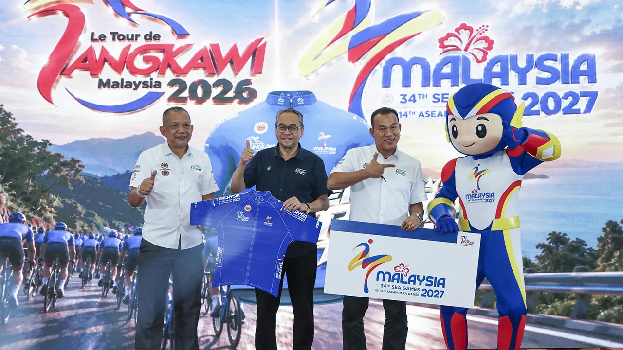 KUALA LUMPUR, 21 Sept - Ketua Pegawai Eksekutif Sekretariat Penganjur Sukan SEA Malaysia (MASOC) dan Sukan Para ASEAN 2027 Datuk Abdul Rashid Yaakub (dua, kiri) bersama Pengarah Bahagian Pengurusan Acara dan Sukan Majlis Sukan Negara Safrushahar Yusoff (dua, kanan) dan Ketua Operasi Sekretariat Le Tour De Langkawi (LTdL) 2026 Emir Abdul Jalal (kiri) pada majlis pengumuman LTdL 2026 sebagai rakan strategik promosi temasya itu di Majlis Sukan Negara, hari ini. - fotoBERNAMA