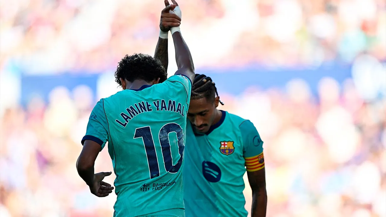 Soccer Football - LaLiga - Levante v FC Barcelona - Estadi Ciutat de Valencia , Valencia, Spain - September 13, 2026 FC Barcelona's Lamine Yamal celebrates scoring their third goal with Raphinha REUTERS/Pablo Morano