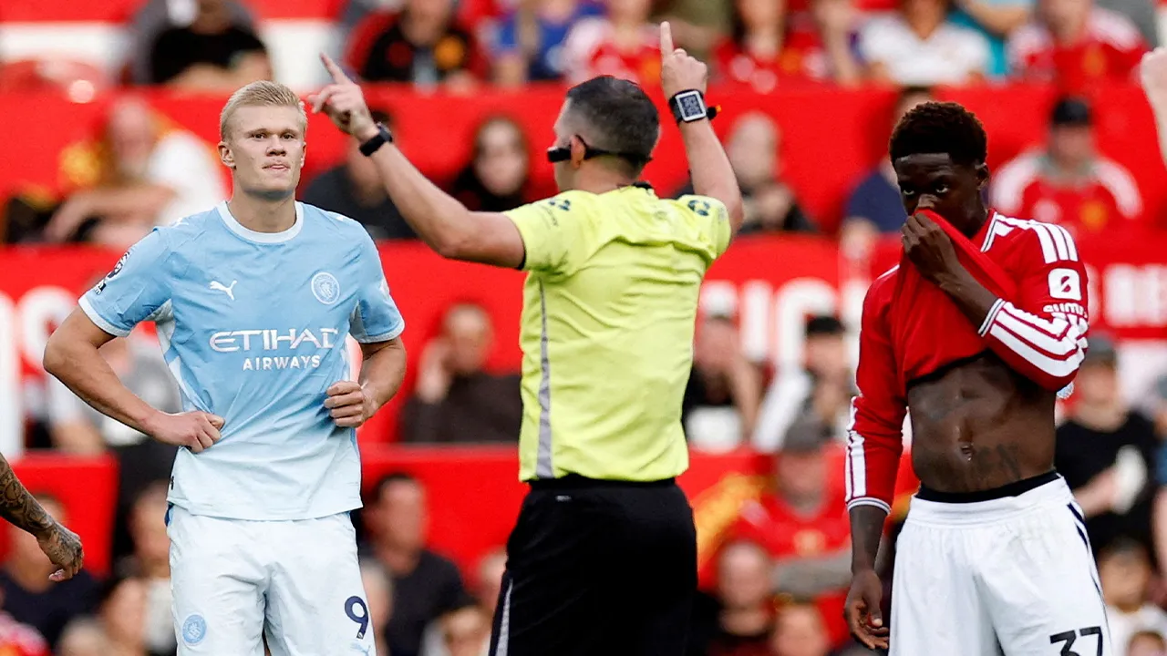 Soccer Football - Premier League - Manchester United v Manchester City - Old Trafford, Manchester, Britain - September 13, 2026 Manchester City's Erling Haaland reacts as referee Michael Oliver awards their first goal following a VAR review Action Images via Reuters/Jason Cairnduff EDITORIAL USE ONLY. NO USE WITH UNAUTHORIZED AUDIO, VIDEO, DATA, FIXTURE LISTS, CLUB/LEAGUE LOGOS OR 'LIVE' SERVICES. ONLINE IN-MATCH USE LIMITED TO 120 IMAGES, NO VIDEO EMULATION. NO USE IN BETTING, GAMES OR SINGLE CLUB/LEAGUE/P