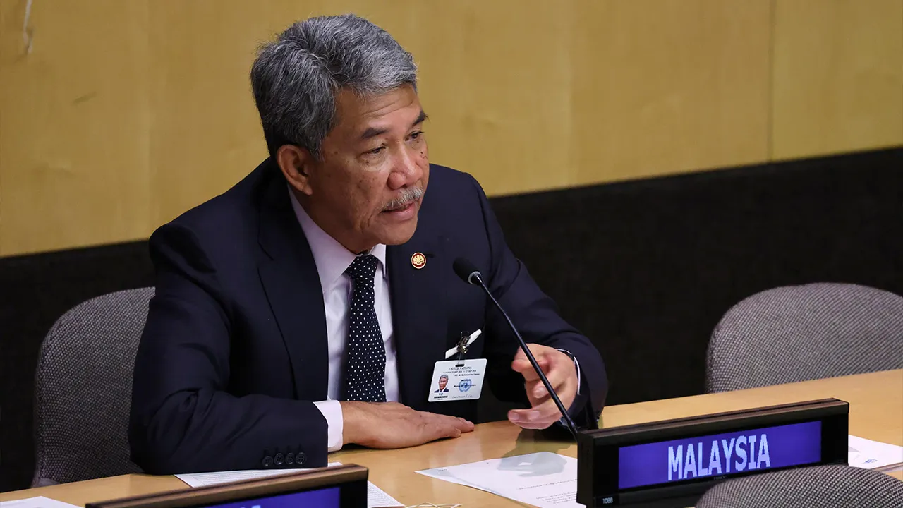NEW YORK, 26 Sept - Menteri Luar Datuk Seri Mohamad Hasan menyampaikan ucapan intervensi pada Mesyuarat Peringkat Tinggi Kumpulan Sahabat kepada Perikatan Tamadun Pertubuhan Bangsa-Bangsa Bersatu (UNAOC) di luar Sesi Ke-81 Perhimpunan Agung Pertubuhan Bangsa-Bangsa Bersatu (UNGA81) di Dewan ECOSOC, Ibu Pejabat PBB hari ini. - fotoBERNAMA